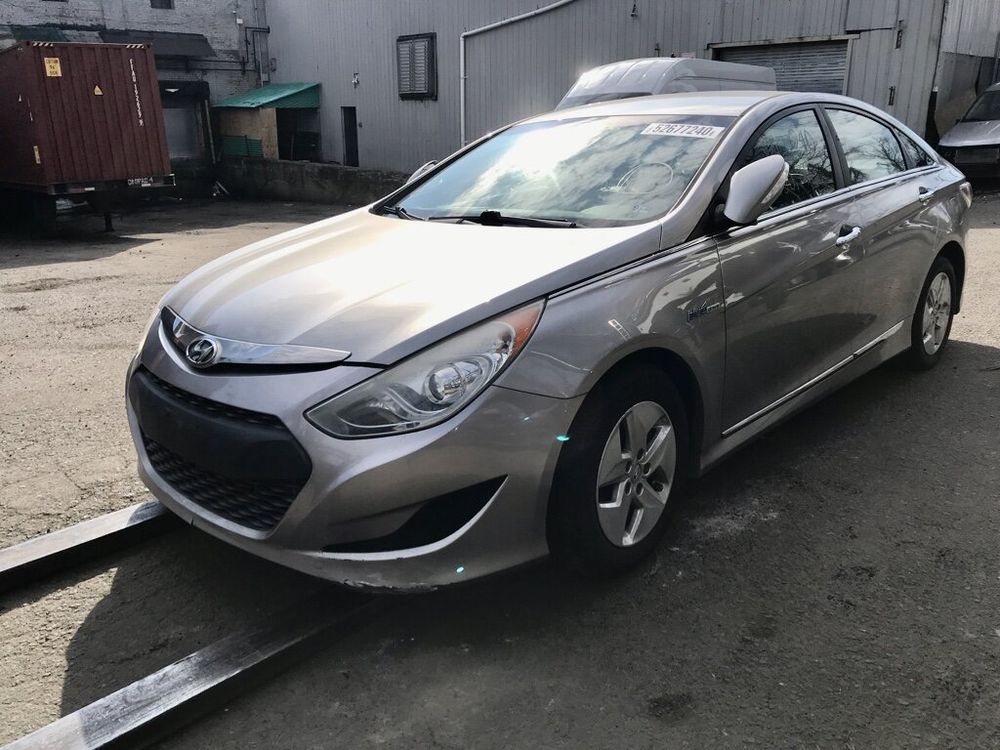 2012 HYUNDAI SONATA HYBRID 7500$ приход 12.05.2021