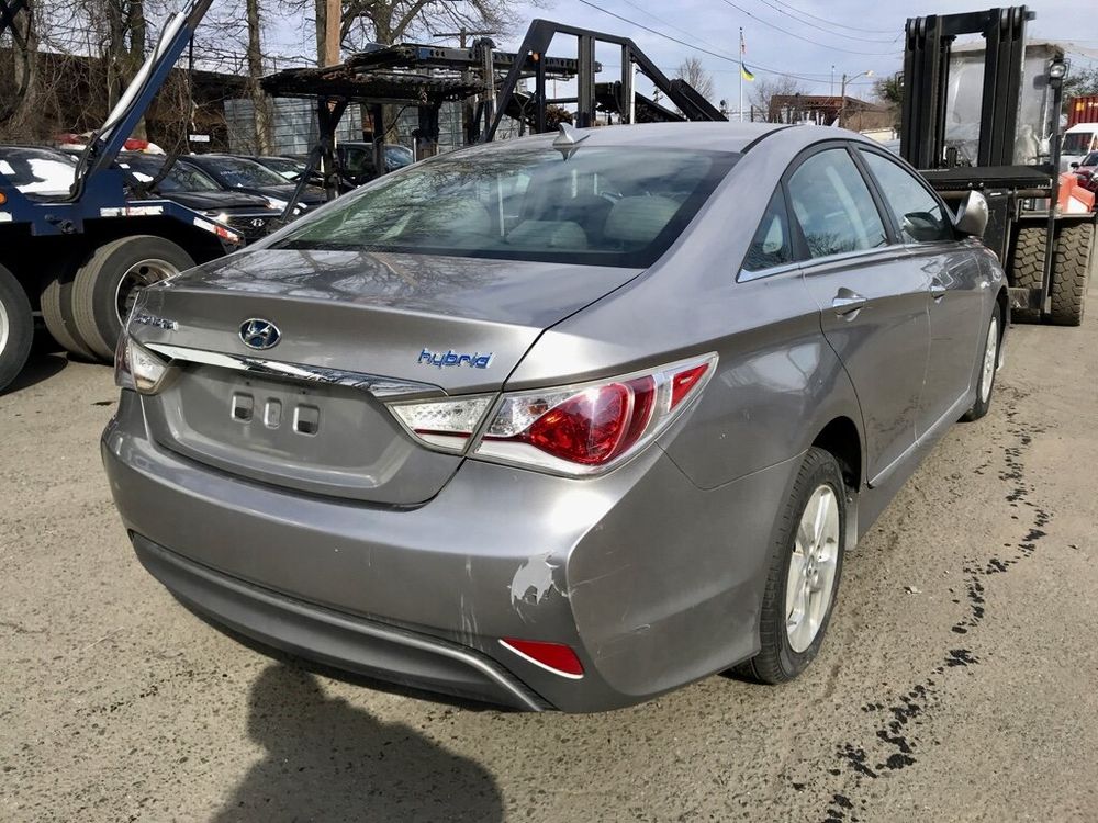 2012 HYUNDAI SONATA HYBRID 7500$ приход 12.05.2021