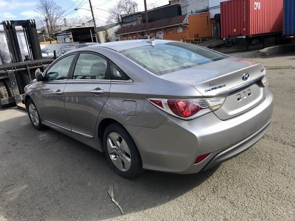 2012 HYUNDAI SONATA HYBRID 7500$ приход 12.05.2021