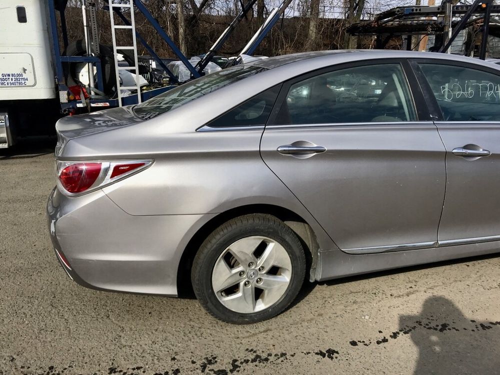 2012 HYUNDAI SONATA HYBRID 7500$ приход 12.05.2021