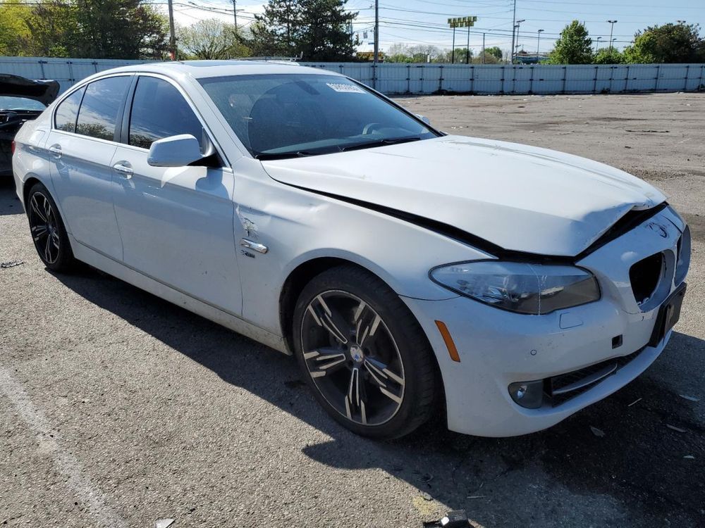 BMW 528 Xdrive 12900$  в наявності