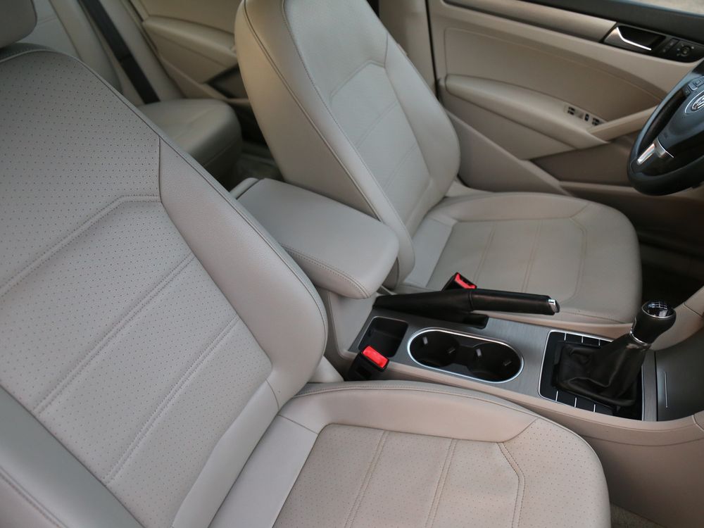 2015 VW PASSAT SE TDI  10700$ готовий в наявності