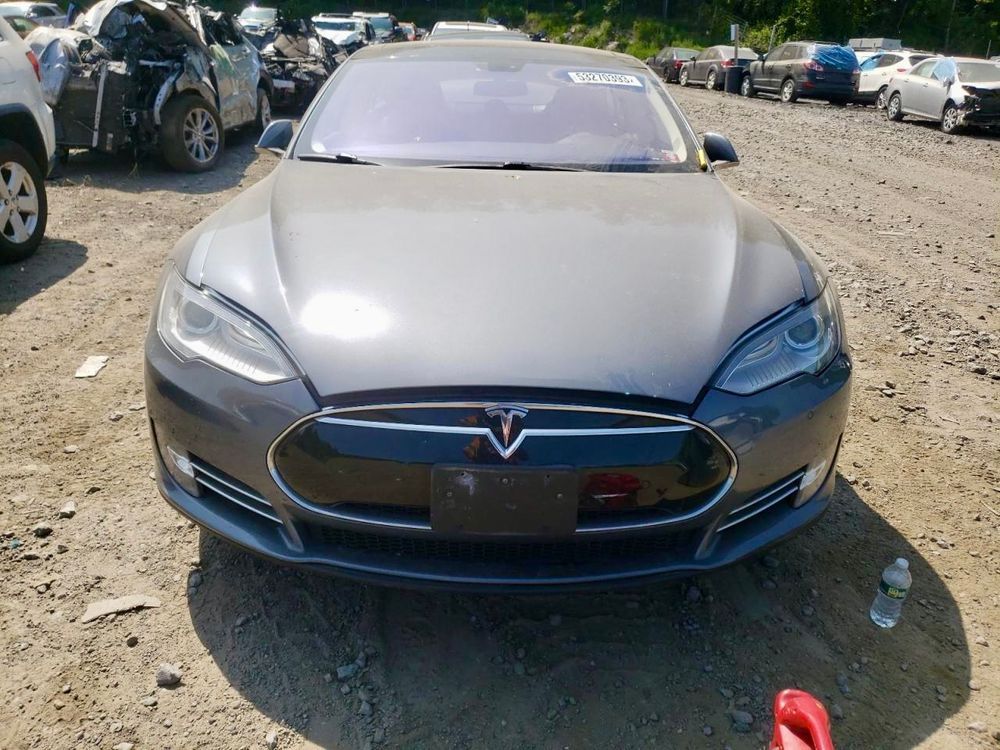 2014 TESLA MODEL S 85кВт $14900 на ходу. в дороге