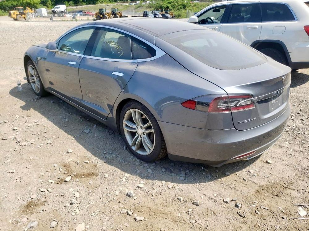 2014 TESLA MODEL S 85кВт $14900 на ходу. в дороге