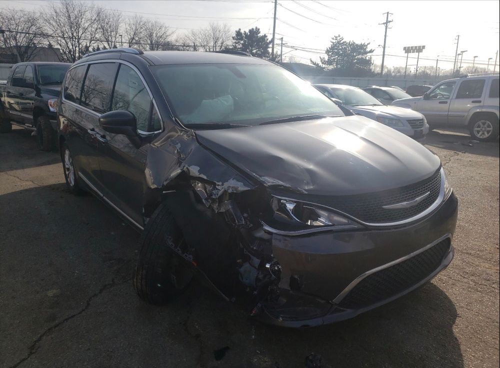 2018 CHRYSLER PACIFICA TOURING 13900$