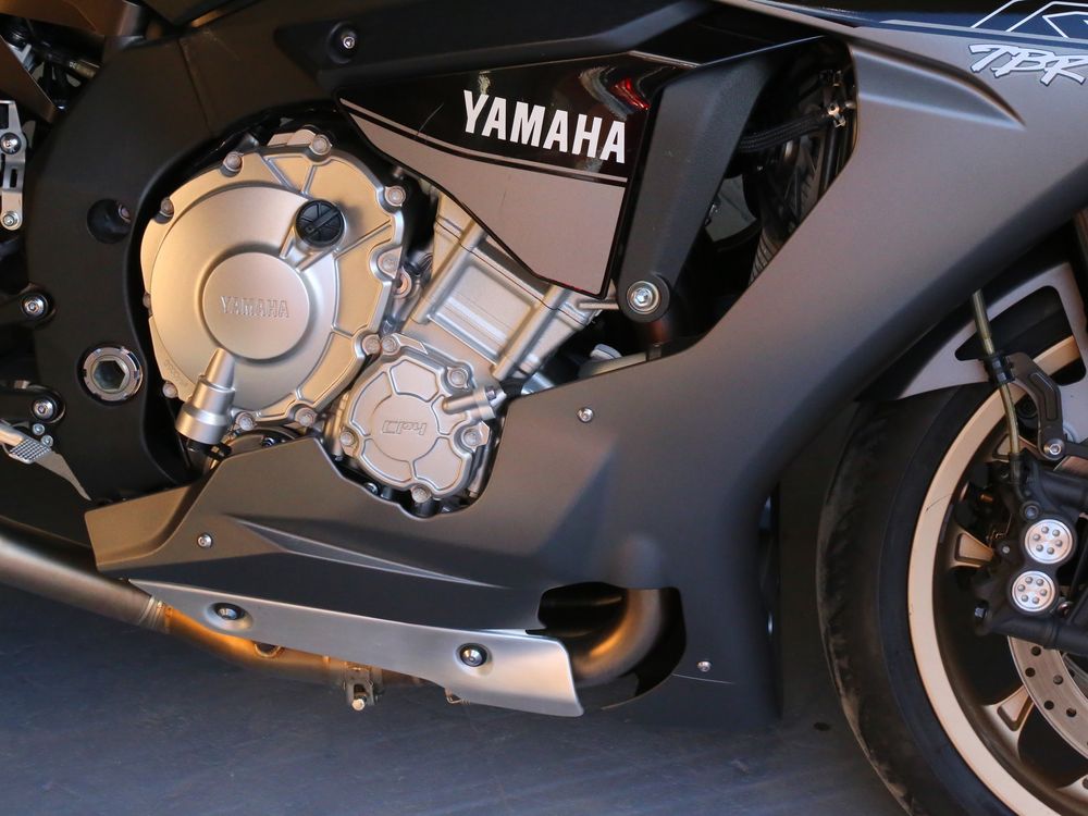 2016 Yamaha R1 13700$ в наличии