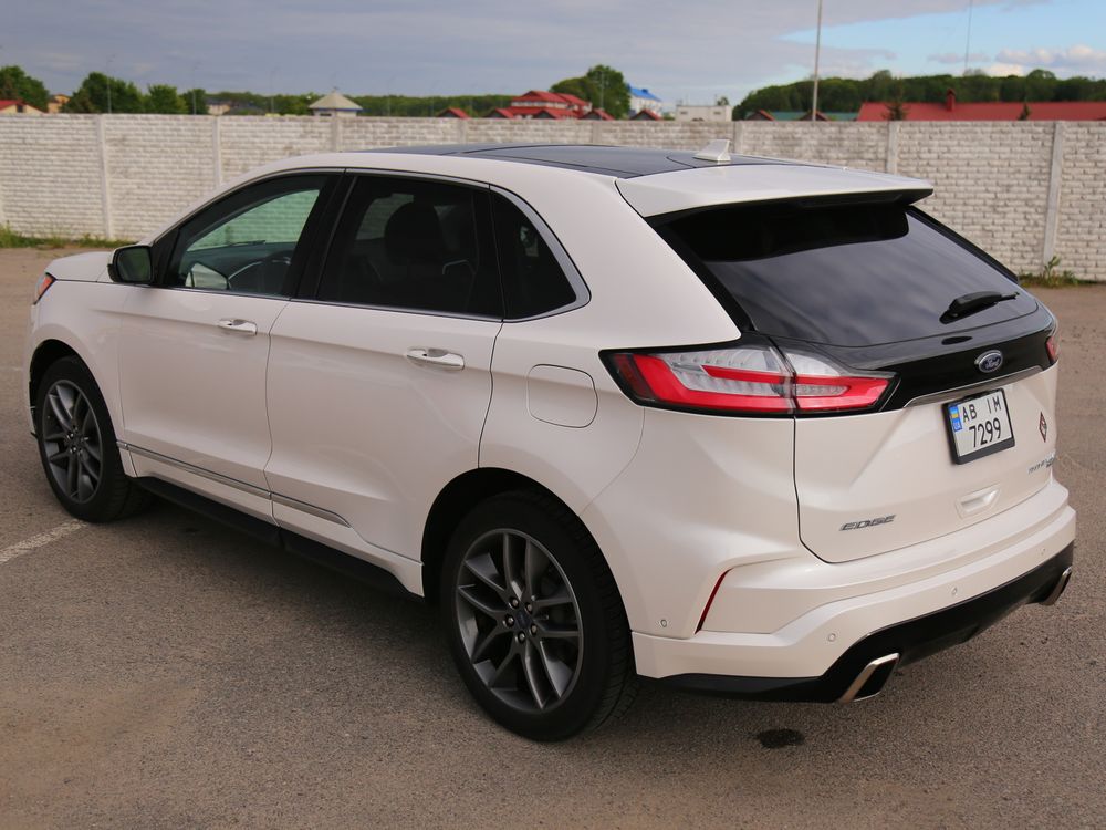 2019 Ford Edge Titanium 25000$