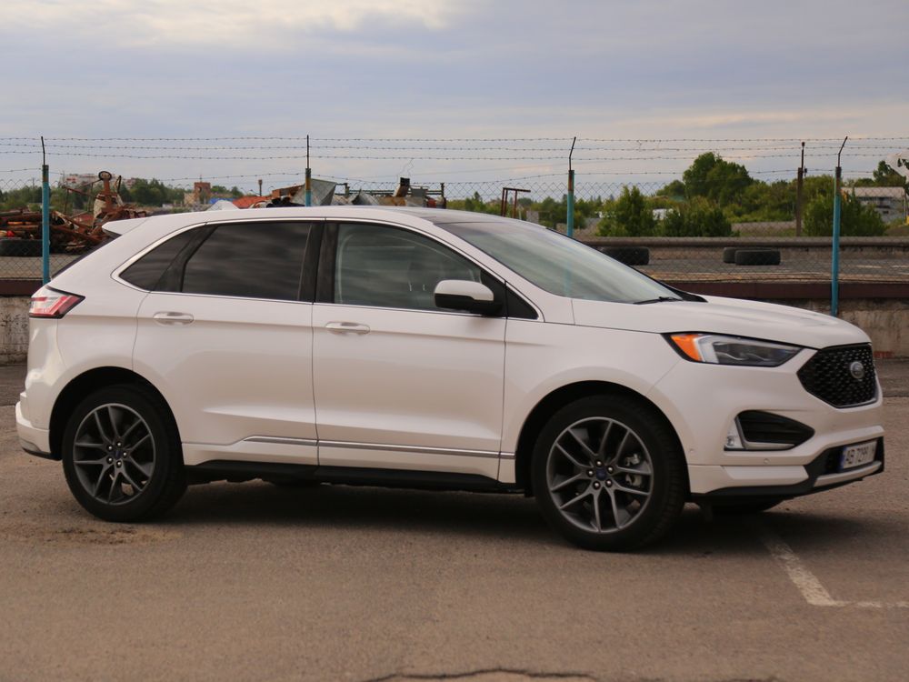 2019 Ford Edge Titanium 25000$