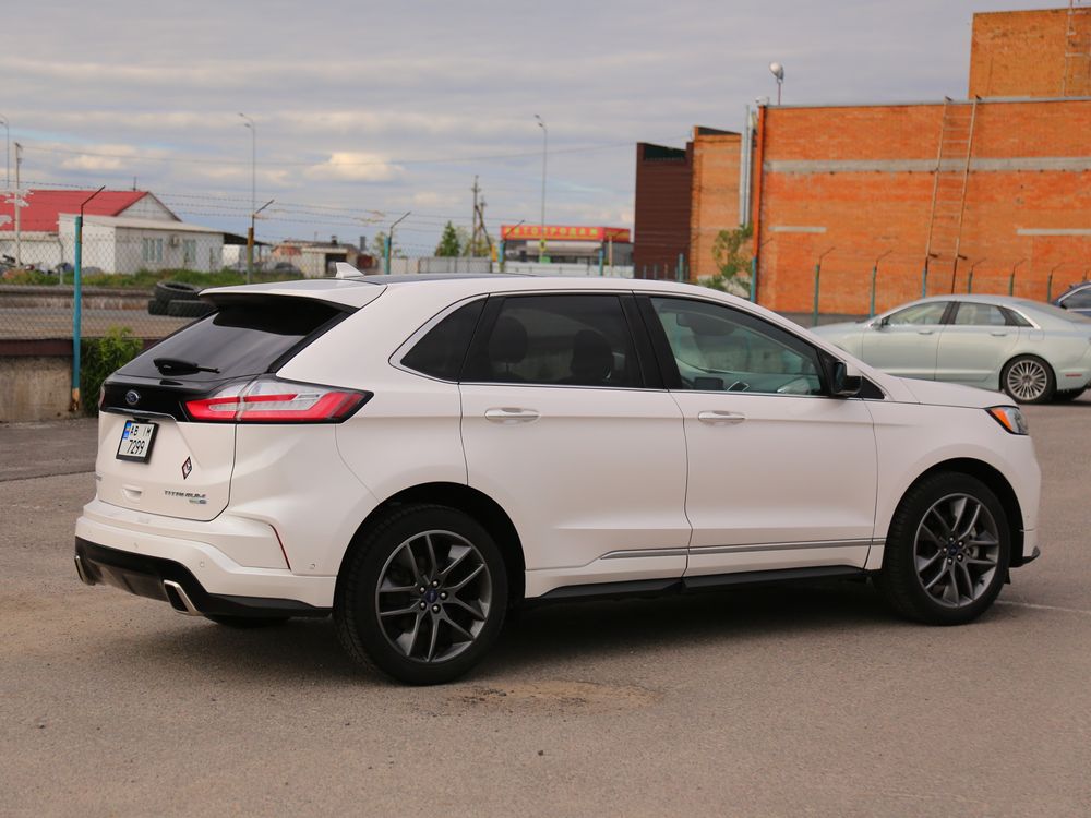 2019 Ford Edge Titanium 25000$